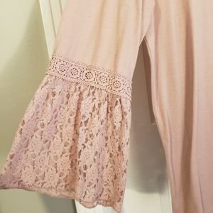 Lace bell-sleeve top, mauve color